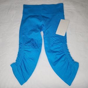Lululemon Athletica In the Flow Crop Capri Leggings in Beaming Blue Size 4
